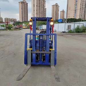 Chariots élévateurs d'occasion japonais Chariot élévateur Koamtsu portable de 3 tonnes Chariot élévateur diesel à haut rendement pour terrain accidenté Cylindre central - Product Image 4