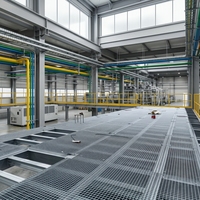 Plateforme de circulation en acier inoxydable moderne sur mesure, galvanisée à chaud, avec grille dentelée, marche d'escalier et tranchée de drainage