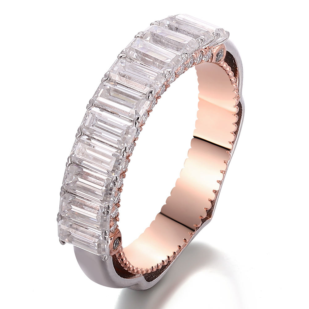 Bague en or massif 10K avec moissanite véritable.