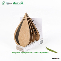 Étiquette suspendue personnalisée en forme de goutte d'eau en papier kraft recyclé certifié GRS avec cordon élastique pour sacs et chaussures