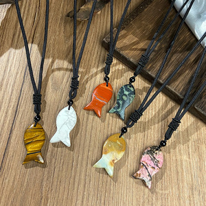 Collier pendentif poisson en cristal naturel, cordon tressé noir réglable, breloque poisson en pierre gemme de guérison, ras-de-cou - Product Image 4