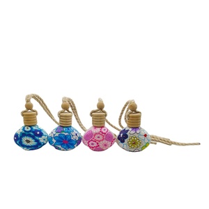 Profumo sospeso per auto deodorante in argilla polimerica multicolore con profumo sospeso - Product Image 1