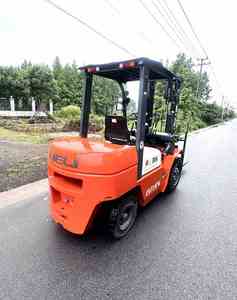 Chariot élévateur diesel Heli K35 d'occasion |   Mât à 3 sections de 3,5T |   Hauteur de levage de 4,5 m |   AWD |   Pneus pleins/pneumatiques - Product Image 4