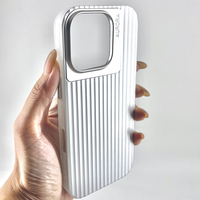 Matériau anti-givrage jaune en TPU à rayures verticales pour iPhone16 Pro Case Lens Metallic Custom Logo Case With Magnetic
