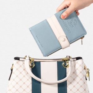 Tarjetero de Cuero PU Personalizado al por Mayor, Estilo Ejecutivo, para Viajes, Sublimación, Personalizado para Tarjetas de Identificación, Tarjetas de Visita y Pasaportes - Product Image 4