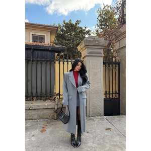 เสื้อโค้ทสีเทาสำหรับผู้หญิง แต่งกระดุมด้านหน้าและกระเป๋า - Product Image 3