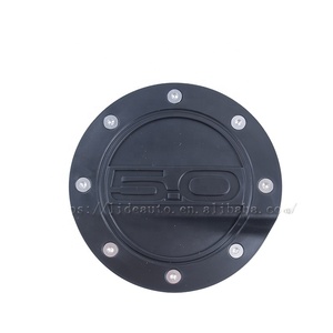 Couvercle noir de réservoir de carburant pour <span class=keywords><strong>Mustang</strong></span> <span class=keywords><strong>GT</strong></span>, 2 pièces, noir avec <span class=keywords><strong>Logo</strong></span> 5.0 pour modèles de 2015 à 2018 - Product Image 2