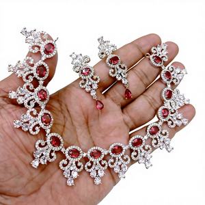 Ensemble de bijoux de mariage classique de luxe en strass rouge, collier et boucles d'oreilles plaqués argent pour les mariées - Product Image 1