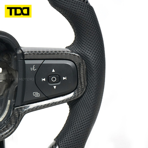 Volant en fibre de carbone TDD avec bande blanche et surpiqûres noires, compatible avec Volvo V60 V70 S60 Polestar Custom - Product Image 4
