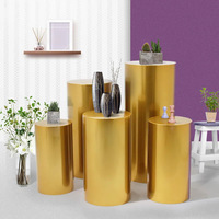 Présentoirs cylindriques dorés en fer forgé 5 pièces RHD pour gâteaux de mariage, desserts et tables de présentation pour la Saint-Valentin et les fêtes de Noël