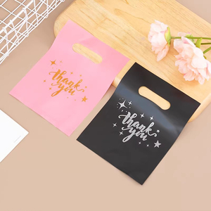 Sac de courses en plastique <span class=keywords><strong>PE</strong></span> avec poignée découpée pour boutique de vêtements, cadeaux, vente au détail, promotionnel, vente en gros - Product Image 3