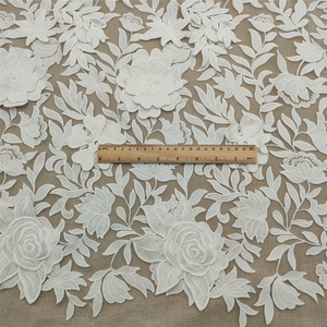 Tela de encaje suave de poliéster blanco 3D para vestidos de noche de boda Textiles para el hogar sostenibles ecológicos - Product Image 3