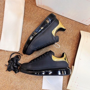Chaussures de luxe haut de gamme pour hommes, baskets respirantes et tendance, chaussures épaisses noires personnalisées, chaussures de course en cuir véritable pour femmes - Product Image 3