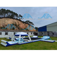 Piscine gonflable flottante sur mesure pour grand yacht, pub aquatique avec tente