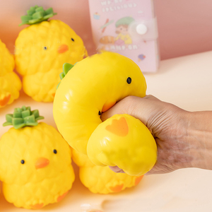 Jouet Squishy Créatif Canard Jaune à Tête d'Ananas 12 cm en Matériau TPR, Cadeau Amusant Anti-Stress pour Enfants de 6 Ans et Plus, Easy Mood - Product Image 1
