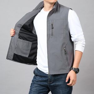 Gilet matelassé en laine double face pour homme, col rabattable, sans manches, idéal pour l'extérieur en hiver - Product Image 5