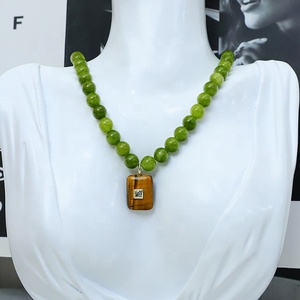 Collier en perles de pierre faites à la main, chaîne multicolore, collier classique pour femmes, bijoux de mode - Product Image 5