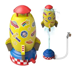 Venda quente crianças girando foguete de água jato brinquedo verão rotação ao ar livre pulverizador de água aspersão brinquedo foguete espacial voando lançador conjuntos