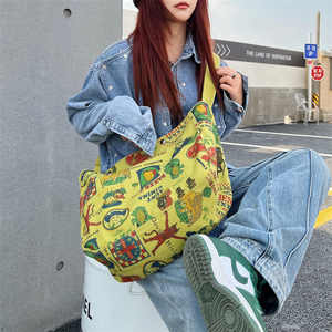 Sac à bandoulière pour femme en toile à imprimé graffiti, grande capacité, fermeture à bouton, écologique, personnalisé - Product Image 6