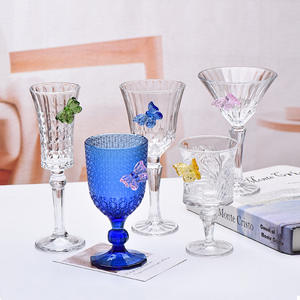 Verres à vin décoratifs multicolores pour bar à domicile, verres à cocktail en cristal à pied avec logo personnalisé, papillon coloré en relief - Product Image 1