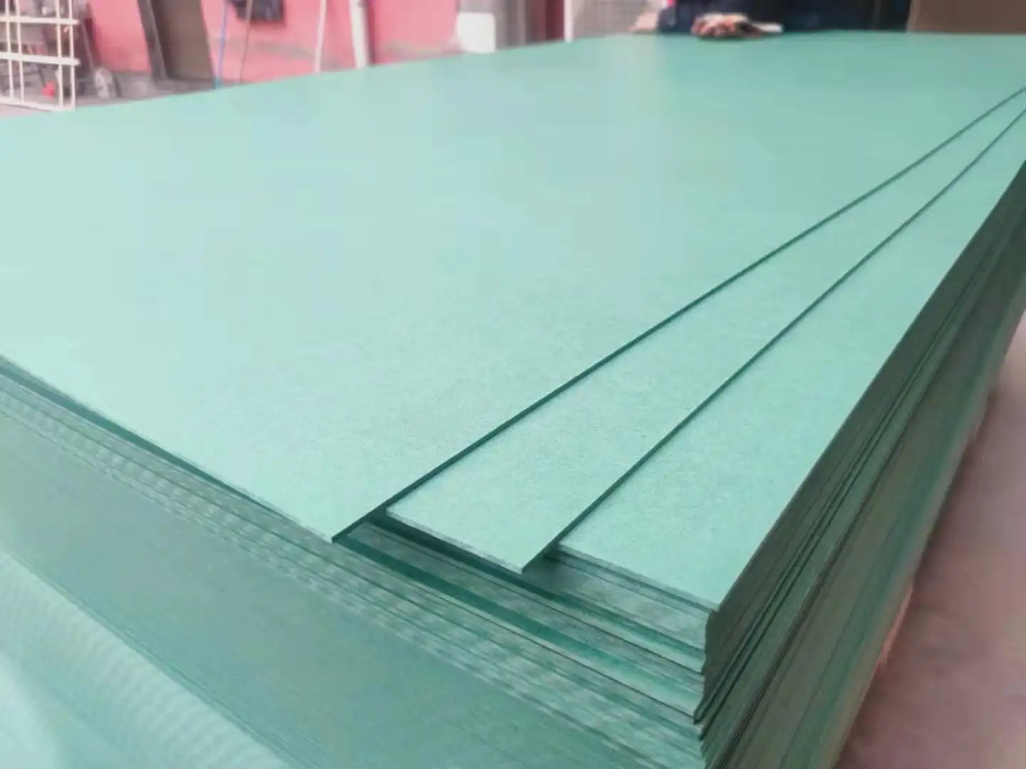 wholesale high quality18mm waterproof moistureproof melamine green mdf board