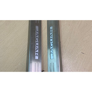 Jaguar F-Type X152 Placas de puerta iluminadas Par de placas de rodadura - Product Image 1