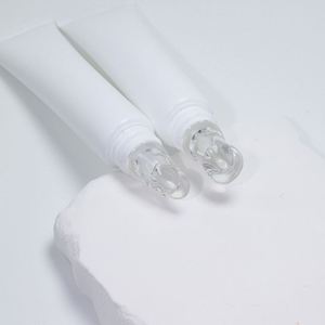 Tubes de baume à lèvres en plastique souples, emballage vide personnalisable avec logo, pour huile à lèvres et brillant à lèvres, avec bouchon à vis, outils de maquillage et applicateurs - Product Image 2