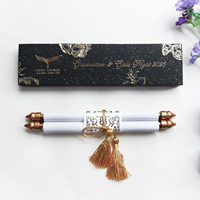 Ensemble de défilement de style classique cartes de papier de défilement avec bâton en plastique et boîte de papier en feuille d'or et gland pour l'événement d'invitation de mariage