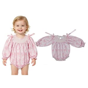 Ropa de Bebé de Moda al por Mayor: Romper Smocked Rosa con Flores y Lazos para Niñas, de Algodón Orgánico Suave - Colección Stock Trendyism Boutique - Product Image 1