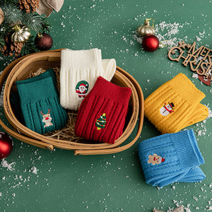 Chaussettes de Noël en coton tricoté confortables avec des personnages de dessins animés mignons en broderie en gros - Product Image 3