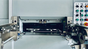 Máquina Automática de Troquelado y Estampado en Caliente para Cajas de Teléfono, 600 mm, 7000s/h, Alta Velocidad, LK-60MT, Máquina de Prensado para Fabricación de Cajas de Papel - Product Image 2