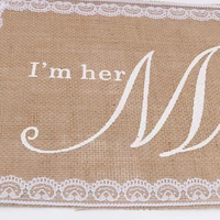 Guirlande de chaises en toile de jute « Monsieur et Madame » très populaire pour décorations de mariage rustique vintage, de fête prénuptiale et de fiançailles