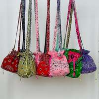 Nouveau style sac seau matelassé à cordon de serrage imprimé bandana, sac à bandoulière motif cachemire pour usage quotidien, festivals et voyages