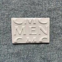 Étiquette en PU gaufrée à repasser sur un patch en cuir personnalisé/étiquette en PU de vêtements de marque personnalisée au meilleur prix