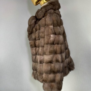 Manteau en fourrure de zibeline véritable de luxe sur mesure, col en V, longueur moyenne, grand revers, pour l'hiver - Product Image 4