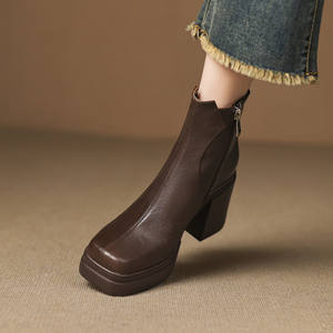 Chaussures en cuir véritable faites à la main, durables, antidérapantes, imperméables, à bout carré, couleur unie, élégantes, longues, rétro, décontractées, épaisses et robustes - Product Image 5