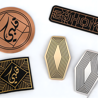 Autocollants métalliques personnalisés en aluminium pour bouteilles, étiquettes adhésives en métal, autocollants gaufrés en feuille, étiquettes de parfum, plaques signalétiques pour meubles