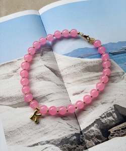 Collier initial fait main sur mesure avec pierres bleues douces espacées de détails dorés subtils, hypoallergénique et inaltérable - Product Image 5