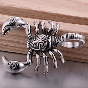 จี้สร้อยคอรูปแมงป่องสไตล์เรโทรพังก์ทำจากสแตนเลสผลิตจากโรงงาน สร้อยคอแฟชั่นสำหรับผู้ชาย พร้อมโลโก้สั่งทำได้ - Product Image 3