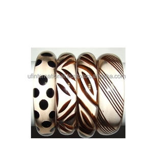 ชุดกำไลข้อมือเรซิ่นคุณภาพสูงและการออกแบบเรซิ่นที่ดีที่สุดสีดำธรรมชาติและใช้ด้วยมือพร้อมขัด - Product Image 2