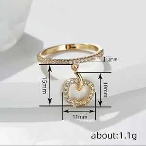 Anello con Ciondolo a Forma di Mela per Donne, Gioiello da Dito Minimalista e alla Moda - Product Image 4