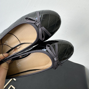Zapatos <span class=keywords><strong>de</strong></span> baile <span class=keywords><strong>de</strong></span> <span class=keywords><strong>cuero</strong></span> para niños <span class=keywords><strong>de</strong></span> color sólido y a la moda con punta redonda en estilo <span class=keywords><strong>Ballet</strong></span>. - Product Image 6