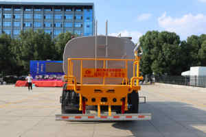 <span class=keywords><strong>Camion</strong></span> dell'acqua di vendita calda di DongfengHowo 12000L innaffiare il carrello dello spruzzatore dell'acqua <span class=keywords><strong>camion</strong></span> cisterna <span class=keywords><strong>con</strong></span> la bobina di 30M - Product Image 6