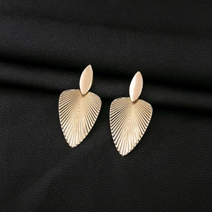 Pendientes de Fiesta Modernos de Acero Inoxidable con Diseño Geométrico Exagerado, con Forma de Corazón, Fruta y Flor, Chapados en Oro de 14K, Hechos a Medida para Mujer - Product Image 3