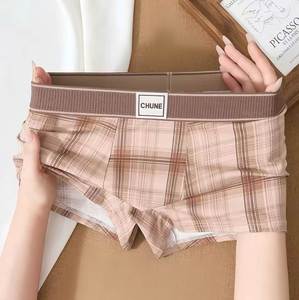 Sous-vêtements décontractés pour hommes avec des shorts imprimés à carreaux audacieux et confortables, pantalons à entrejambe droit pour la maison - Product Image 1