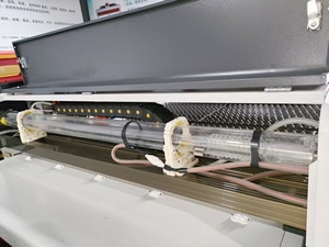 Macchina da Taglio CNC <span class=keywords><strong>a</strong></span> Doppio Percorso Ottico <span class=keywords><strong>CO2</strong></span> e Laser <span class=keywords><strong>a</strong></span> Fibra da 2000W, Raffreddata ad Acqua, per Legno e Metallo - Product Image 4
