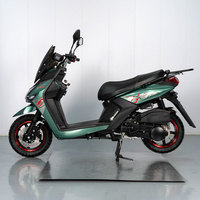Moped robuste de 150 cm³ avec une charge utile de 200 kg et un réservoir de carburant de 8 L, système de démarrage double, commande vocale, vitesse maximale de 95 km/h pour une utilisation longue distance