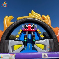Structure gonflable personnalisable en PVC pour karting, château sauteur et toboggan aquatique, idéale pour les écoles et usage résidentiel