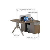 Poste de travail de bureau pour 4 personnes avec cloisons en acrylique, armoire de rangement, finition bois, gestion des câbles, vente en gros usine