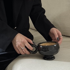 Nouvelles tasses en céramique moulées à la main, originales, aux standards esthétiques élevés, souvenirs de niche, tasses cadeaux pour couple, forme irrégulière, luxe léger - Product Image 2